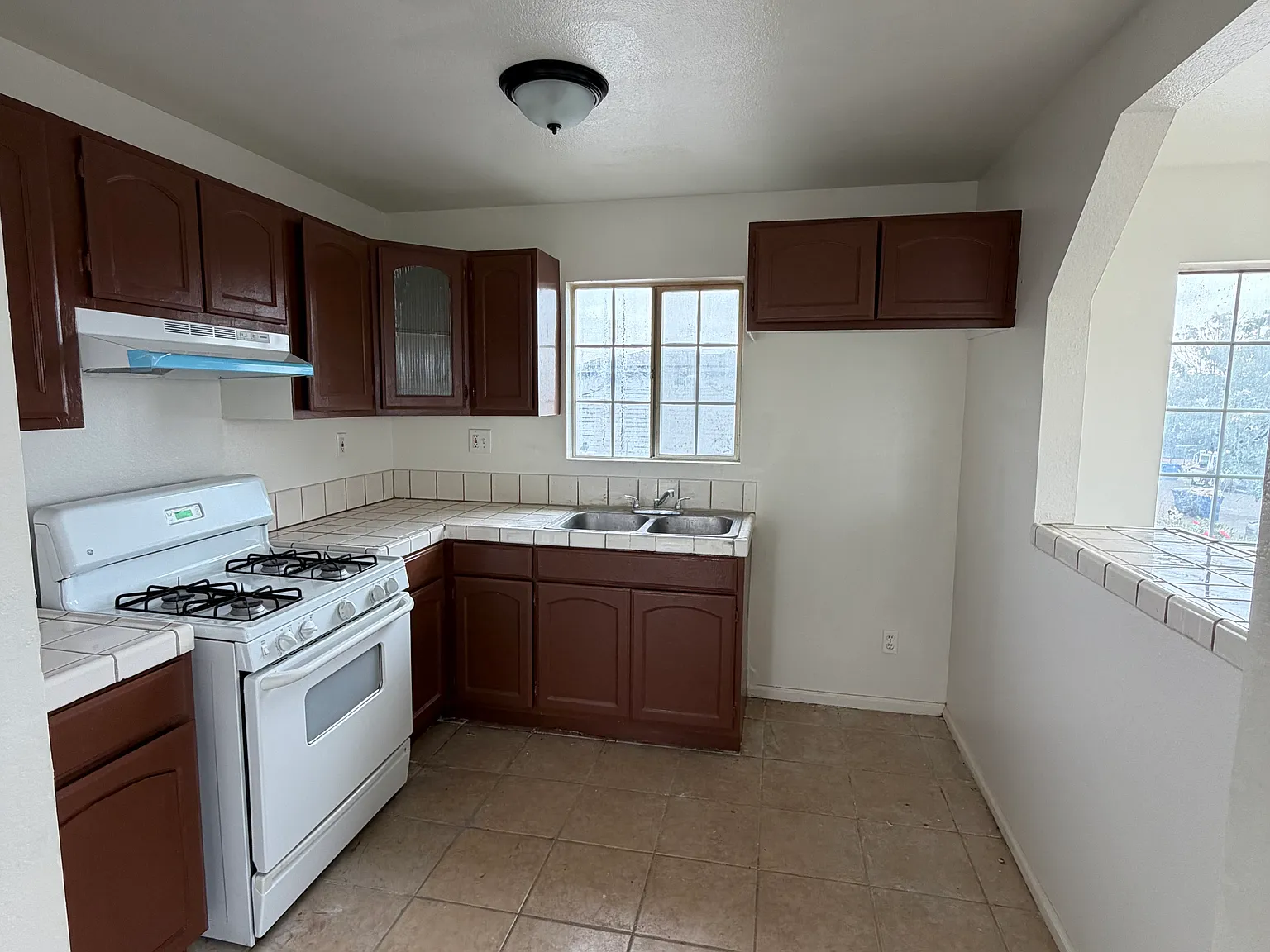 4 bed, 1412 sqft, $3,000 — Photo 3