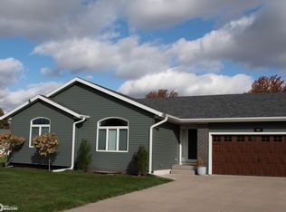 407 Westridge Dr, Carroll, IA 51401