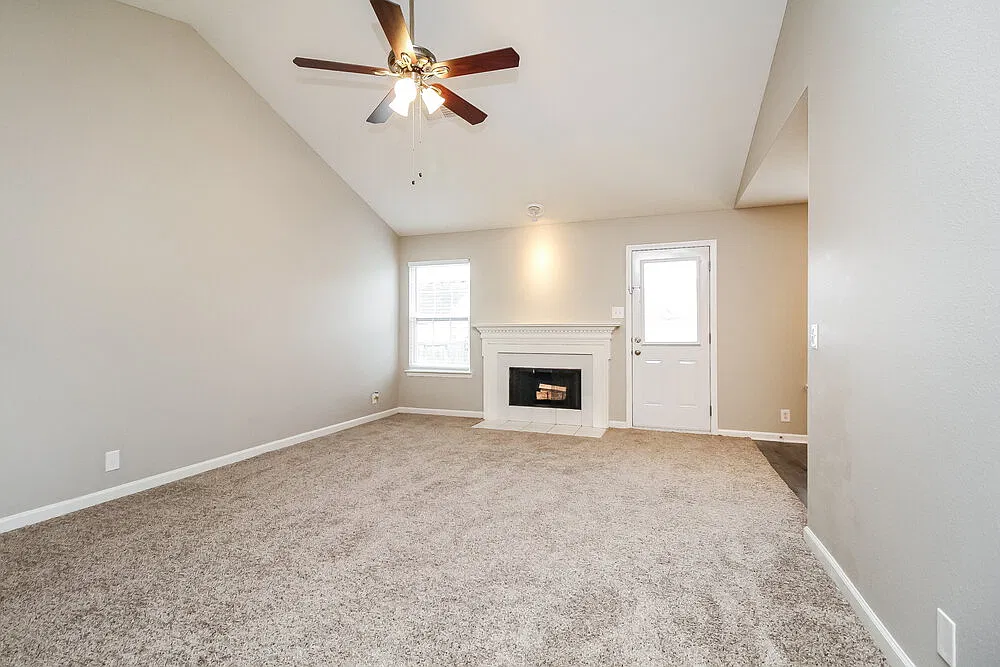 3 bed, 3.0 bath, 1792 sqft, $3,200 — Photo 4