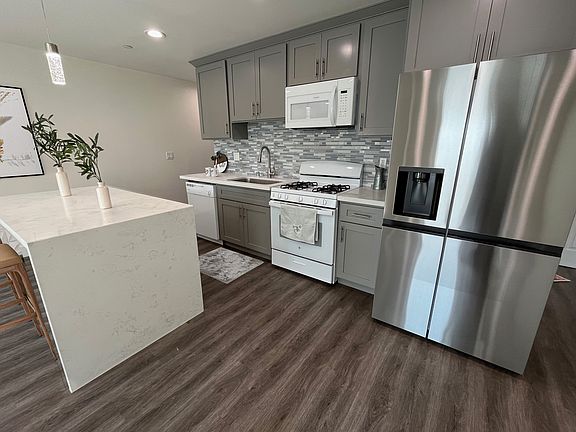 3rd image of 1029 S Montebello Blvd #1033F