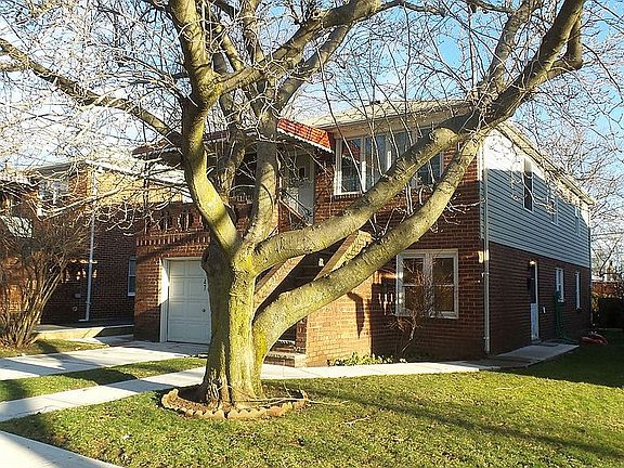 3rd image of 47 Dongan Hills Ave