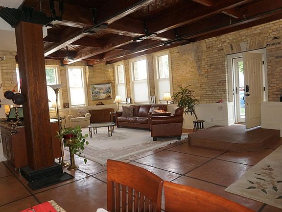 3rd image of 1756 N Marshall St #17