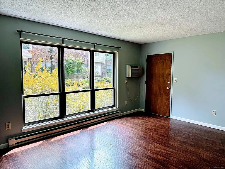 73 Wellington Dr — Photo 5