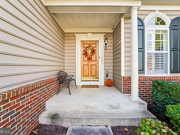 4th image of 10536 Edwardian Ln #112