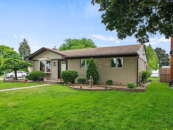 3rd image of 40362 Hamilton Dr