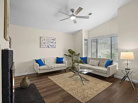 3 bed, 1428 sqft, $2,500 — Photo 1