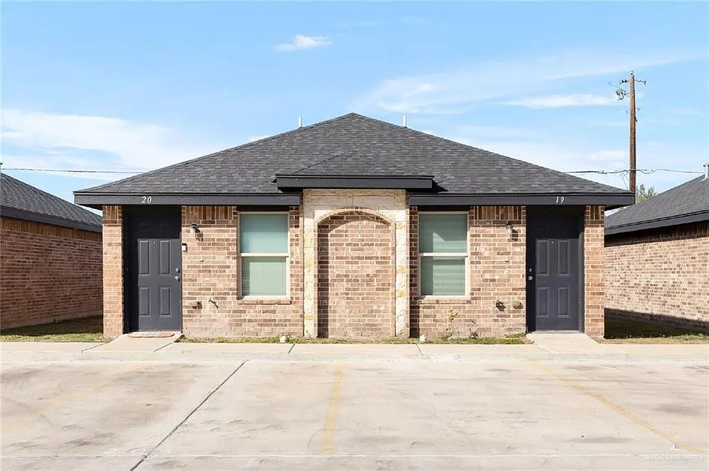 1105 W Kennedy St — Photo 1