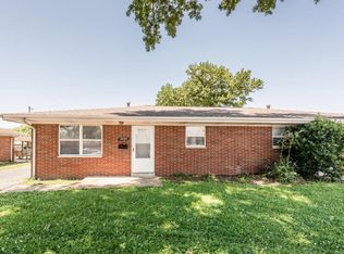 2009 Canterbury Dr, Belleville, IL 62226