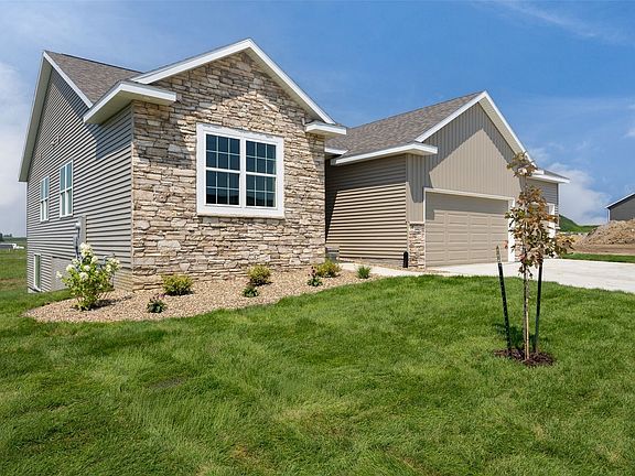 2nd image of 1443 Cardinal Dr