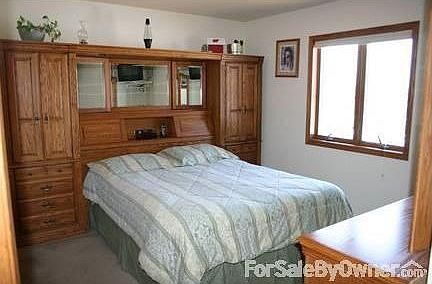 master bedroom
						:
						window overlooks the back yard