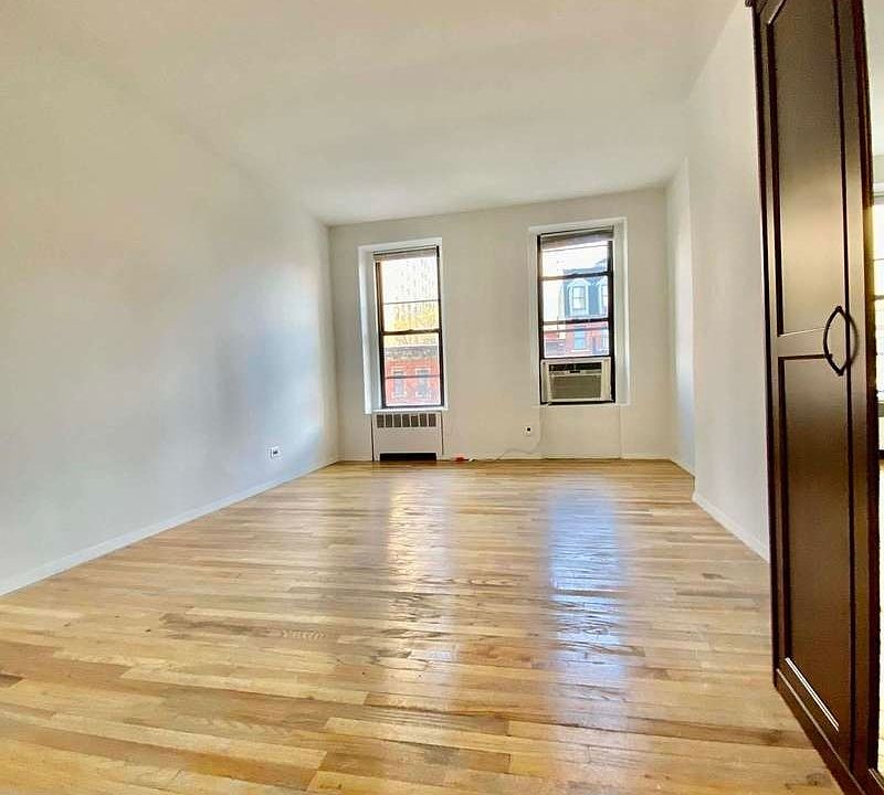 1st image of 1662 1st Ave APT 4