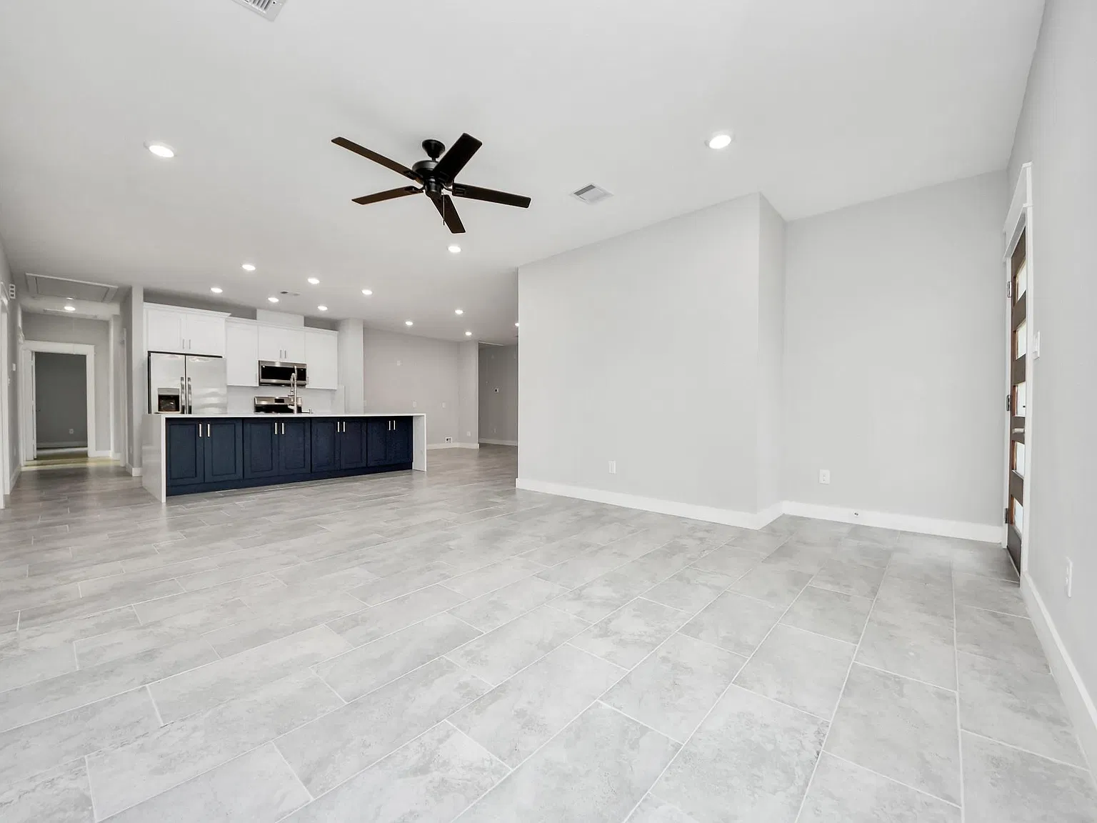 7 bed, 4.0 bath, 4700 sqft, $4,500 — Photo 2