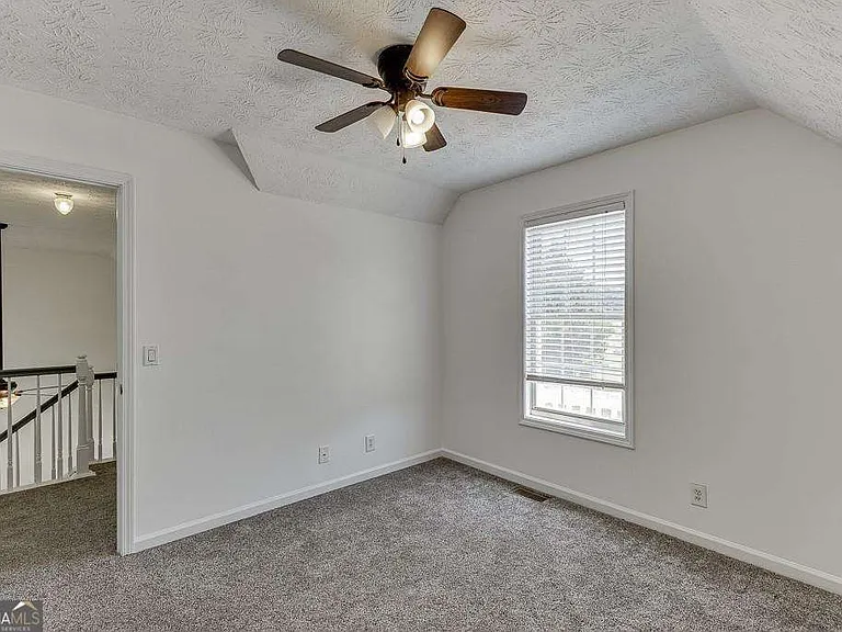 932 Clayton St — Photo 19