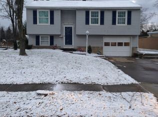 19 Camrose Dr, Niles, OH