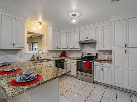 2nd image of 211 Sherwood Ln