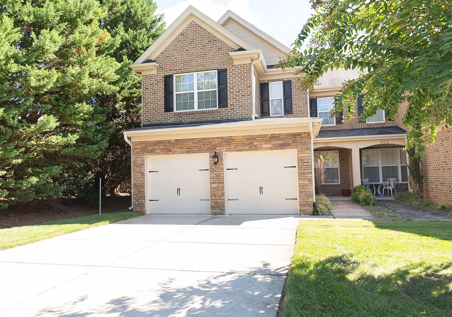 Spacious 3BR Jamestown Townhome Furnished or Unfurnished with Flexible Lease Options — Photo 1
