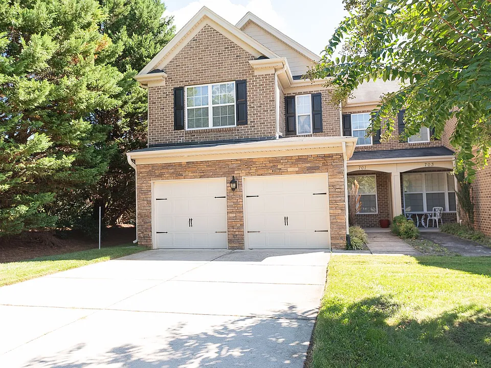 701 Lawson Ln