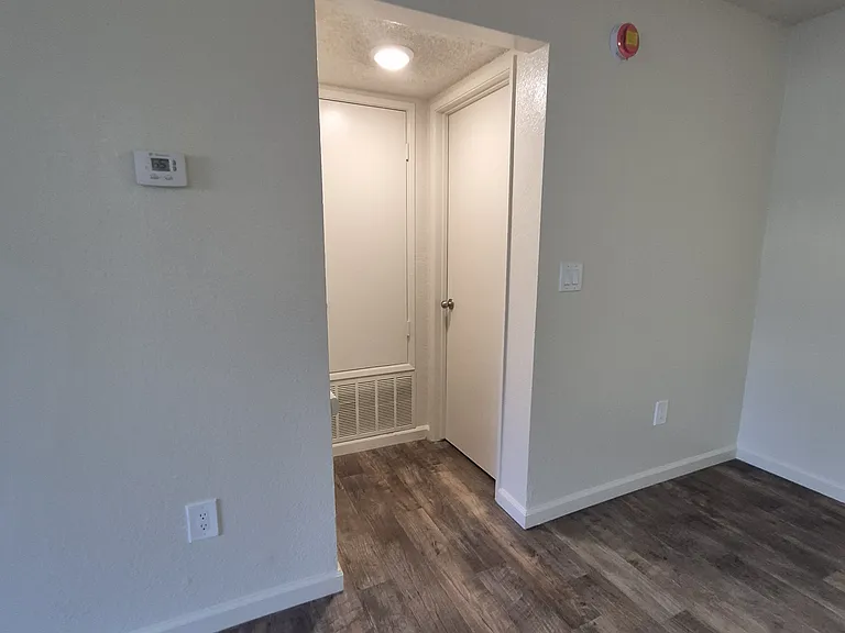 Foxworth Apartments — Photo 33