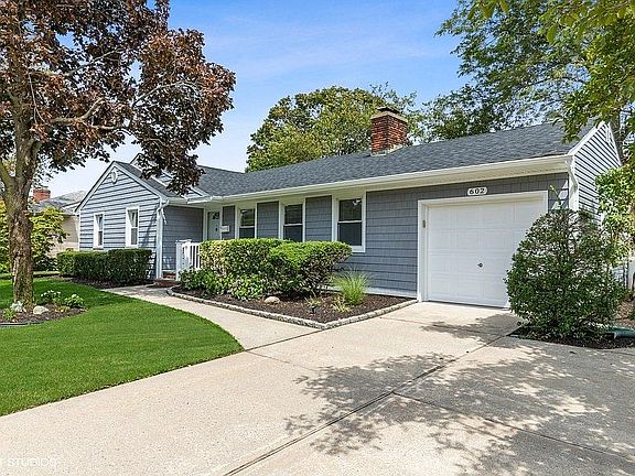 2nd image of 602 Salisbury Park Dr