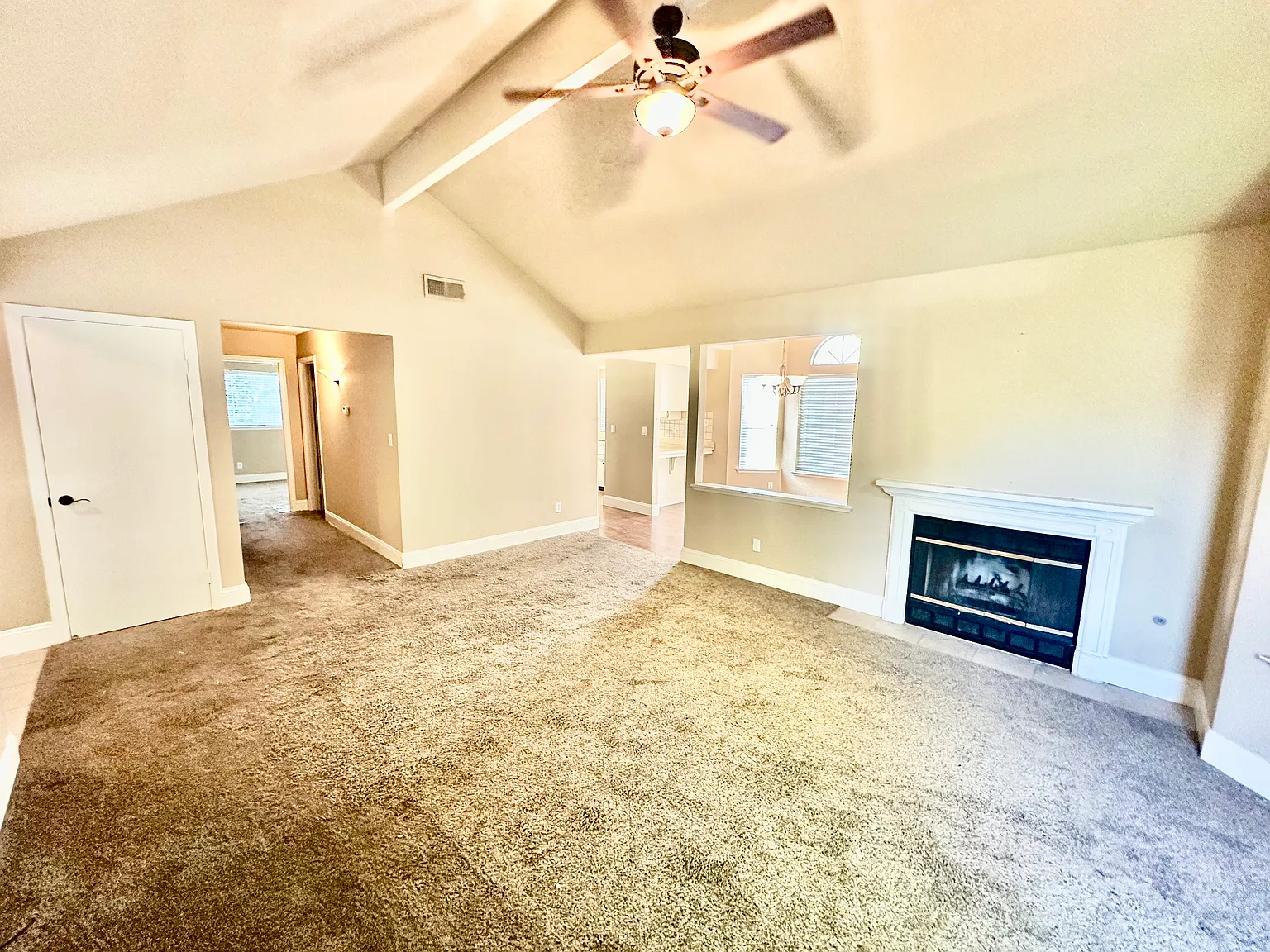 2 bed, 1111 sqft, $1,975 — Photo 4
