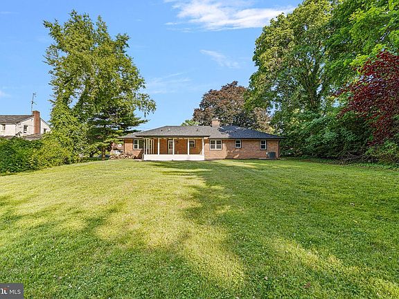 4th image of 208 Mendell Pl