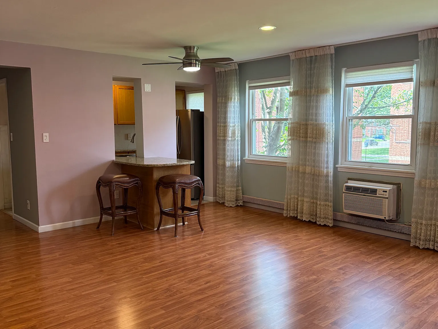 2 bed, 1100 sqft, $1,350 — Photo 3