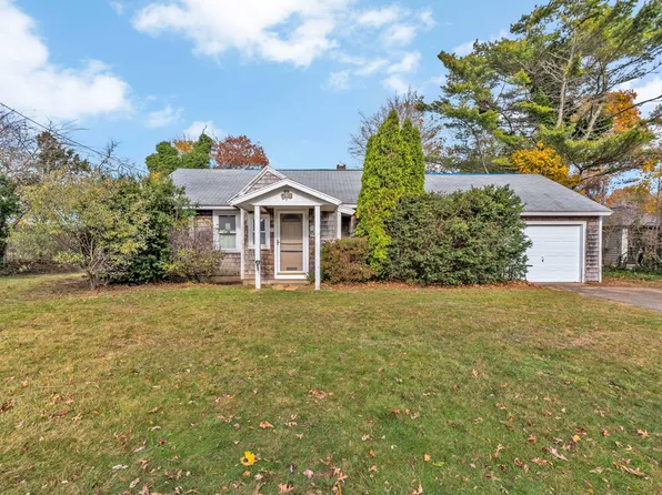 22 Alma Road, Falmouth, MA 02540