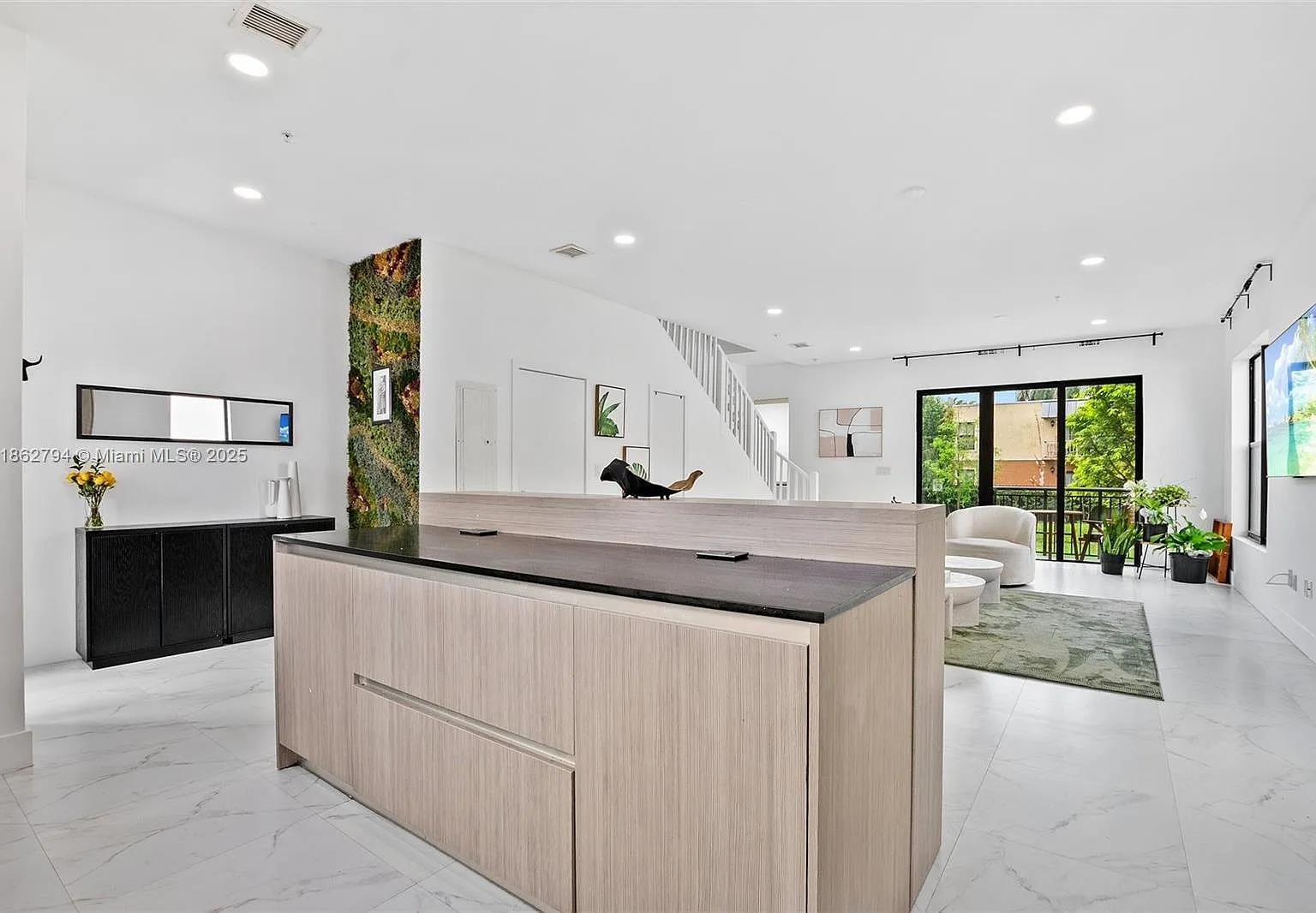 3 bed, 2.5 bath, 1600 sqft, $3,100 — Photo 3