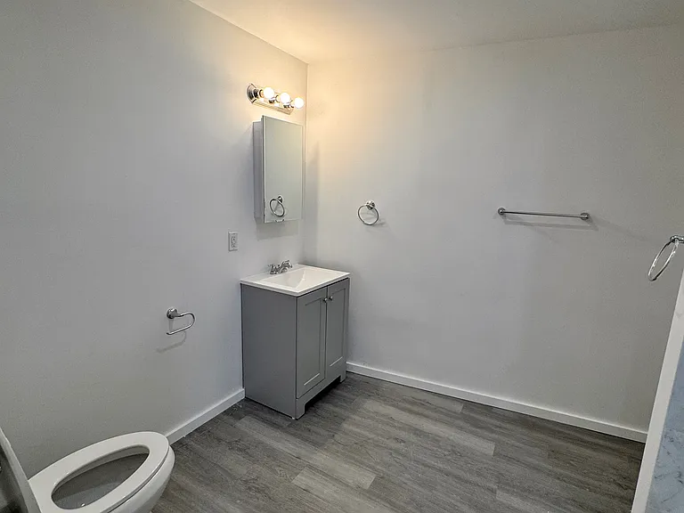 2250 Butler St #103 — Photo 9