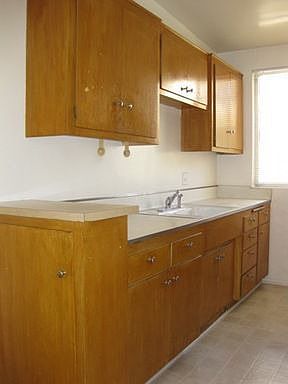 3rd image of 505 S Barrington Ave APT 20