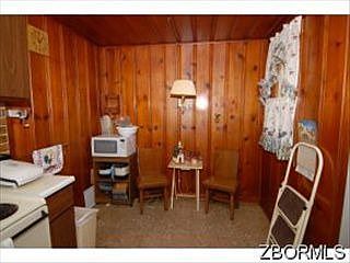 4th image of 939 Fess St