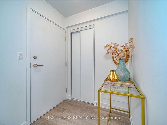 5th image of 181 Huron St #805