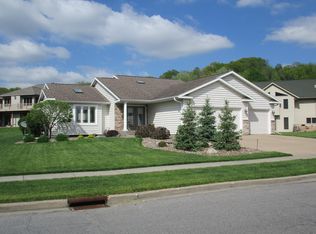 100 E Larkspur Ln, Onalaska, WI 54650