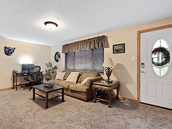 3rd image of 58 Kenneth Dr