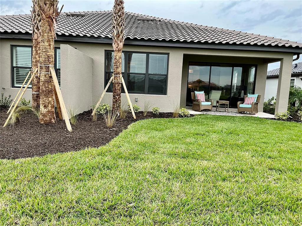 2 bed, 2.0 bath, 1600 sqft, $5,500 — Photo 2