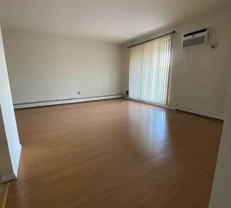 1st image of 176 Bay 8 St Floor 2