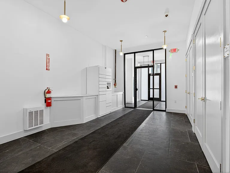 386 5th St #402A — Photo 11