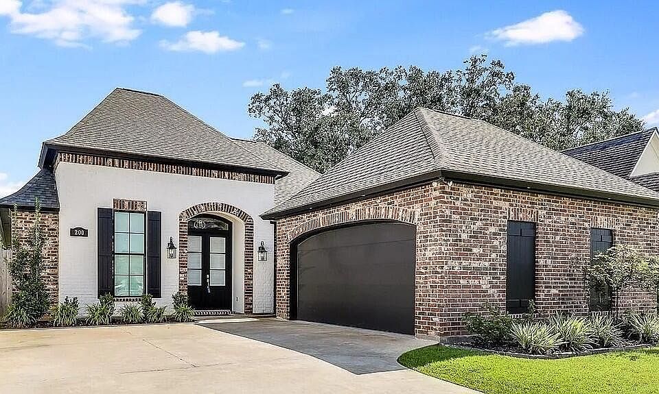1st image of 200 Eastwood Dr