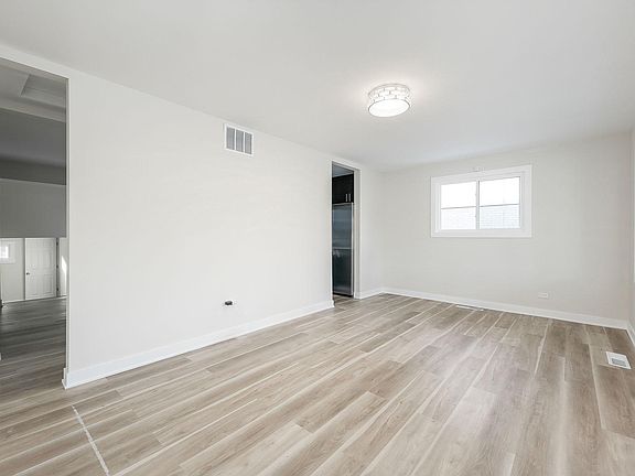 3rd image of 17212 Lorenz Ave
