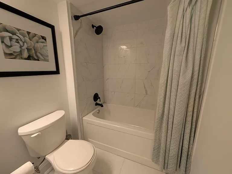 705 King St W — Photo 13
