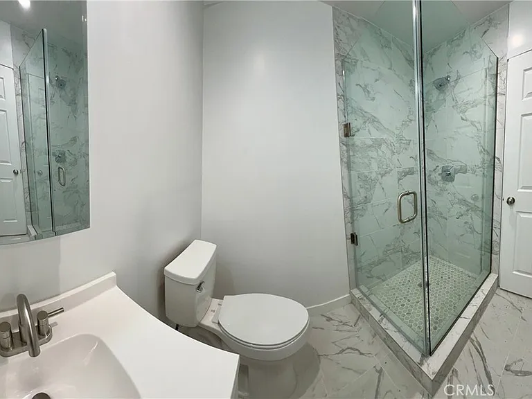 18654 1/2 Runnymede St #1/2 — Photo 5