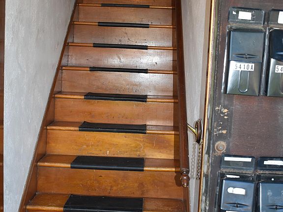 Front Steps to Living Room