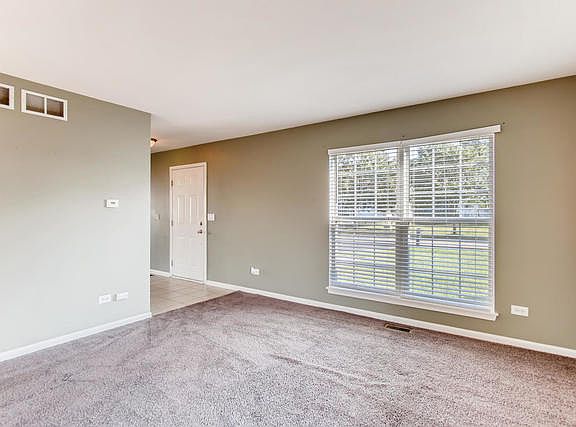 3rd image of 2833 Sun Valley Dr