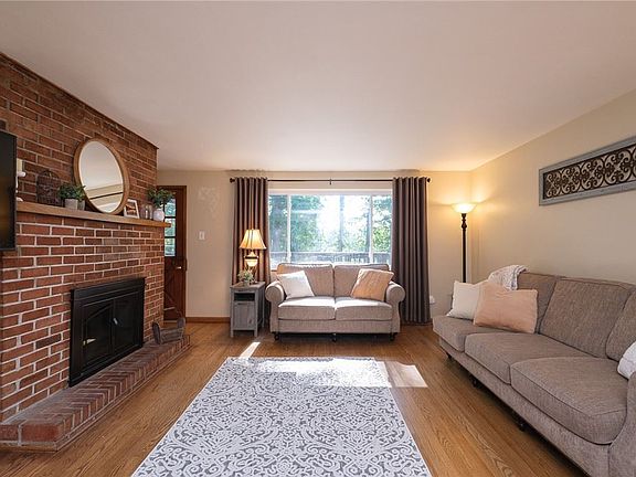 2nd image of 3377 Woodland Dr