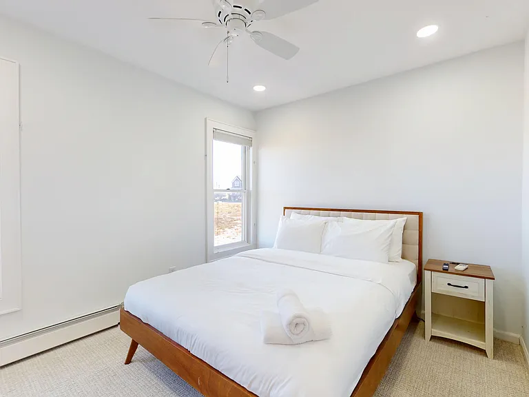 750 Dune Rd — Photo 37