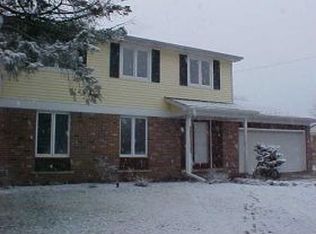 321 Dutch Mill Dr, Flushing, MI 48433