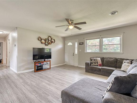 4th image of 17475 Warwick Blvd