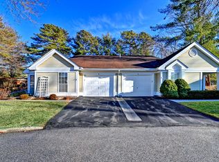 10 Oakdale Ct, Ridge, NY 11961