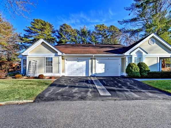 10 Oakdale Court, Ridge, NY 11961