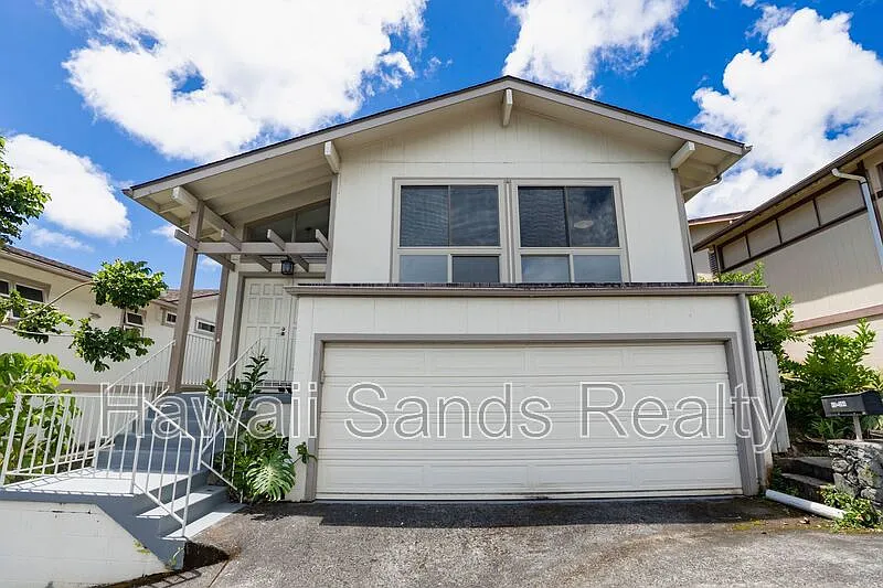 3 bed, 2.0 bath, 1108 sqft, $4,000 — Photo 1